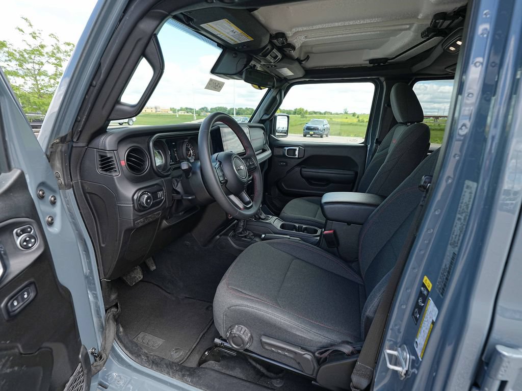 Used 2025 Jeep Wrangler Unlimited Rubicon AWD/4WD image 16