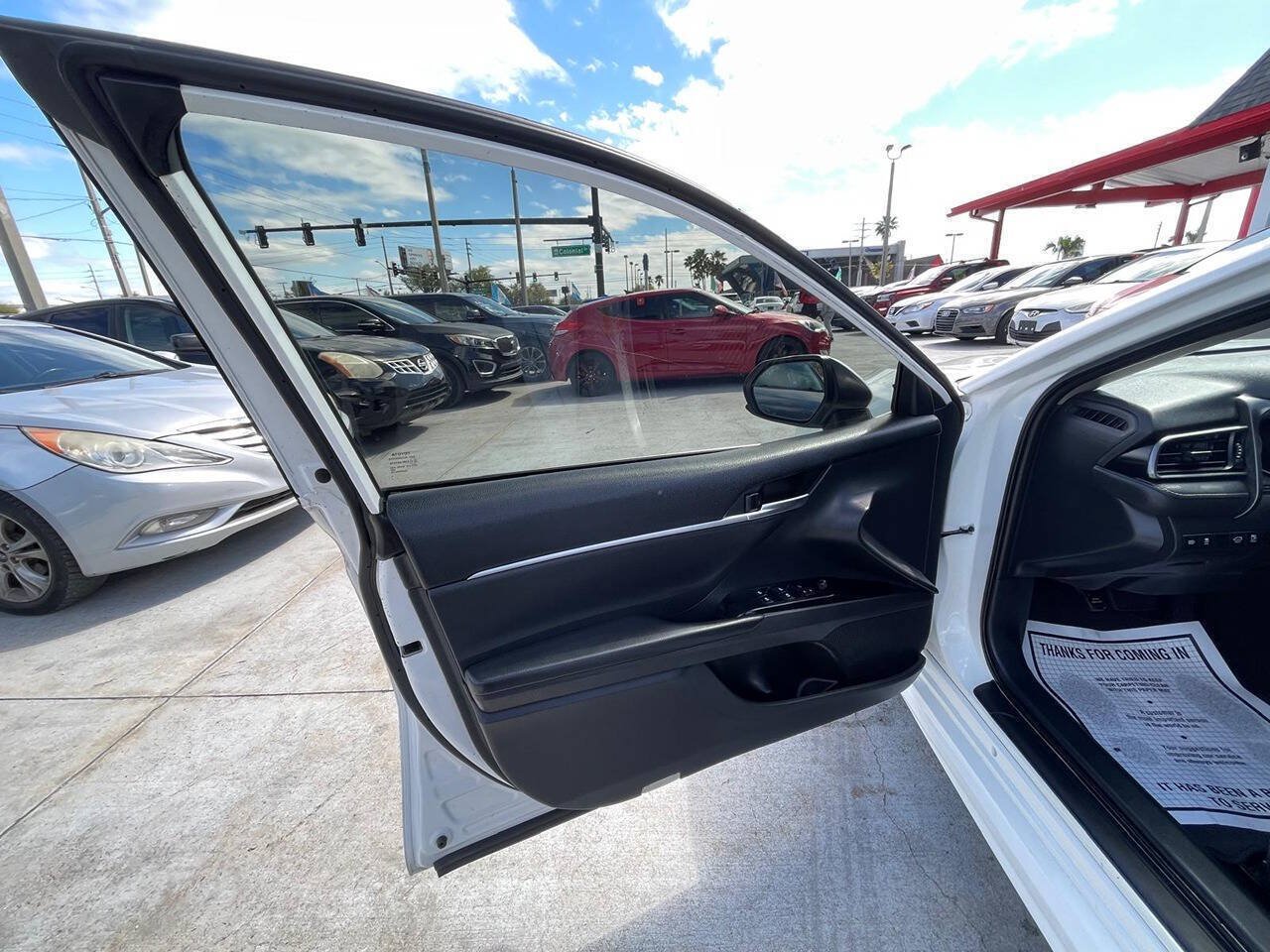 Used 2019 Toyota Camry SE FWD image 7
