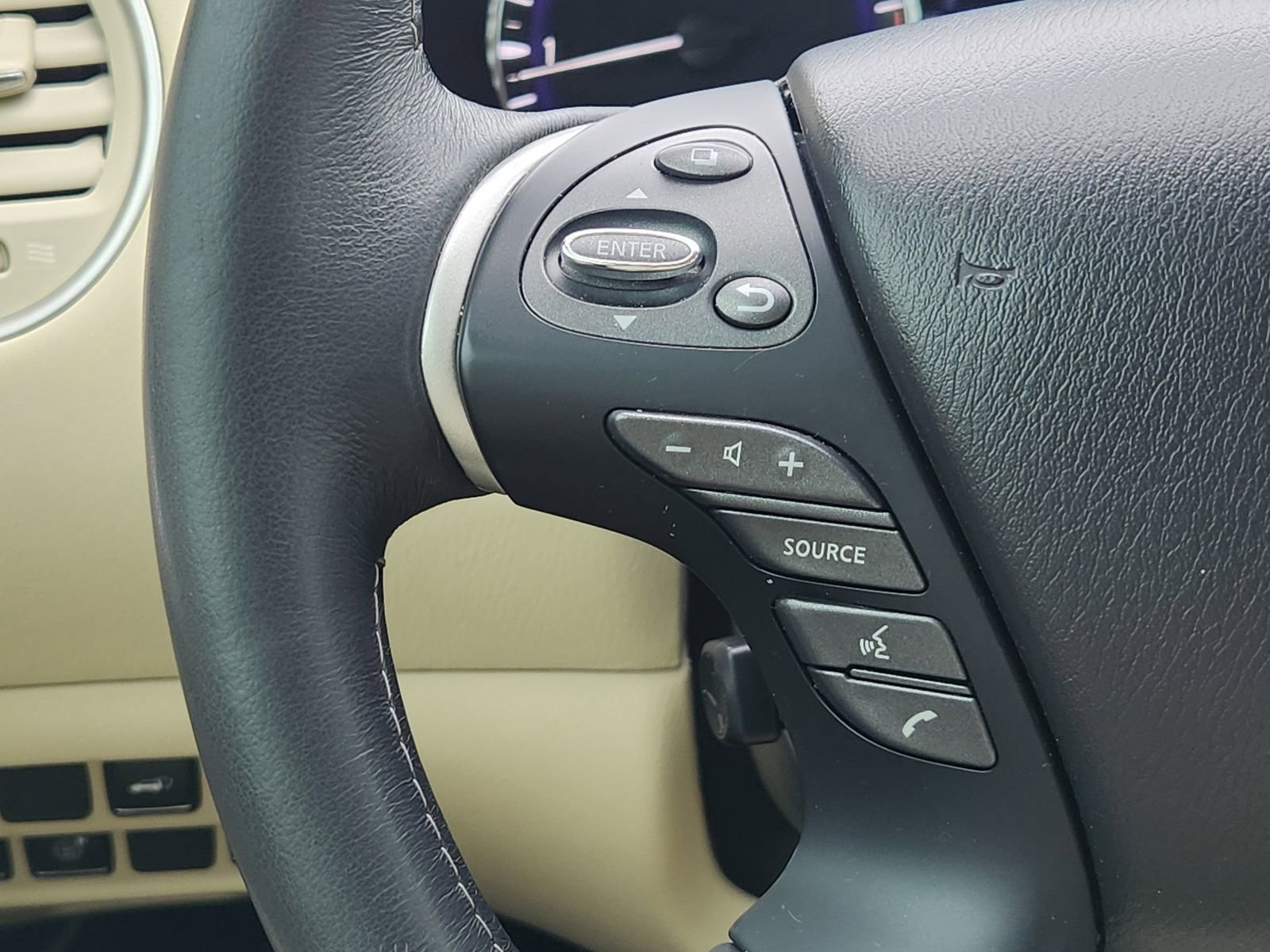 Used 2019 INFINITI QX60 Luxe w/ Essential Package FWD image 31