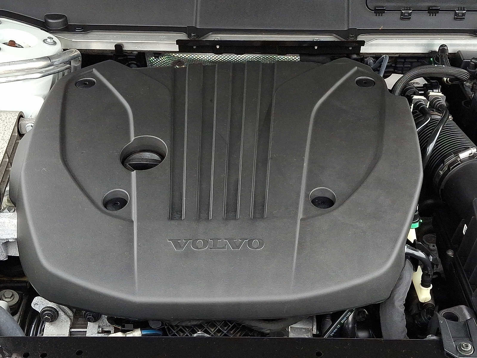 Used 2022 Volvo XC60 B5 Momentum image 30