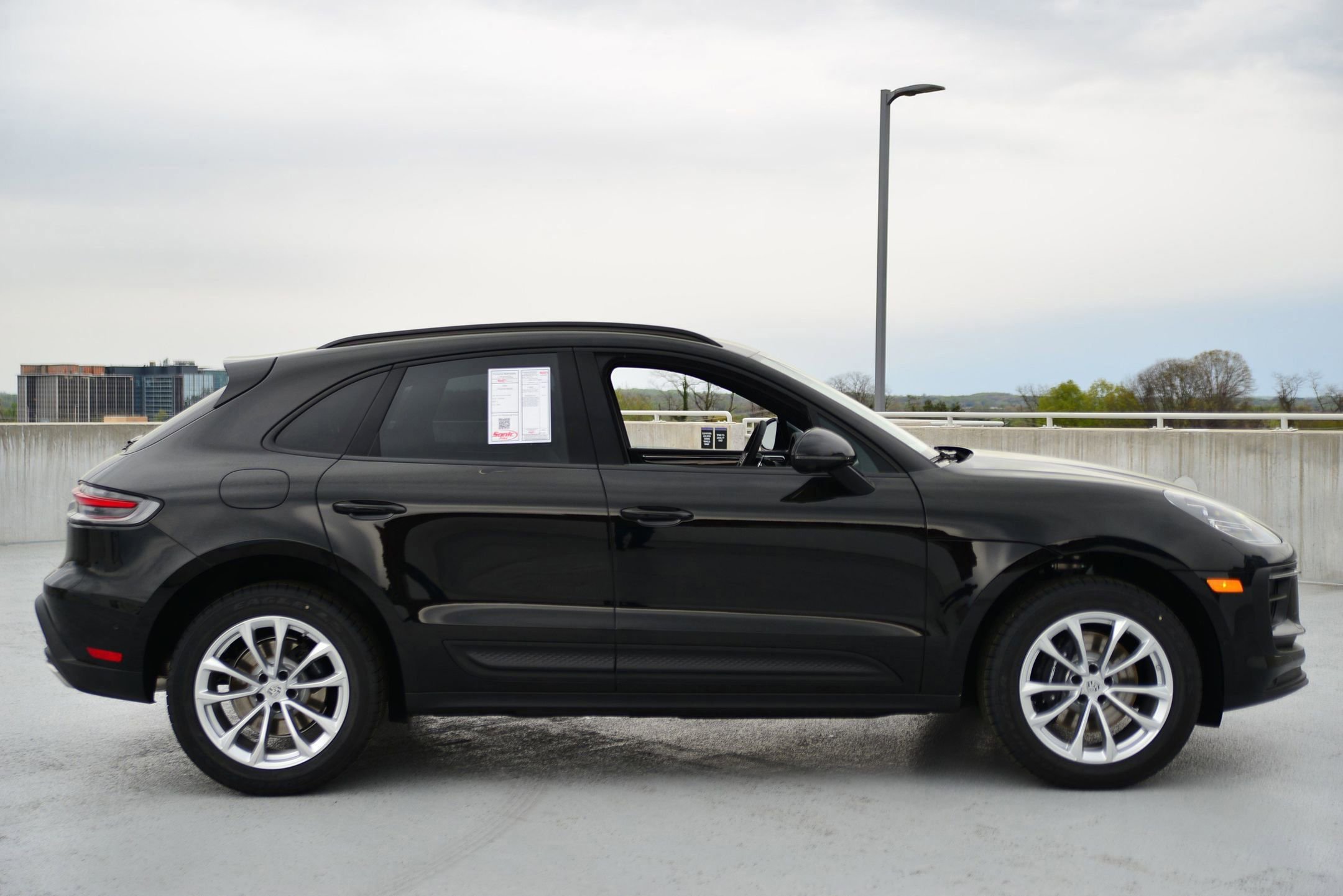 Used 2025 Porsche Macan image 8