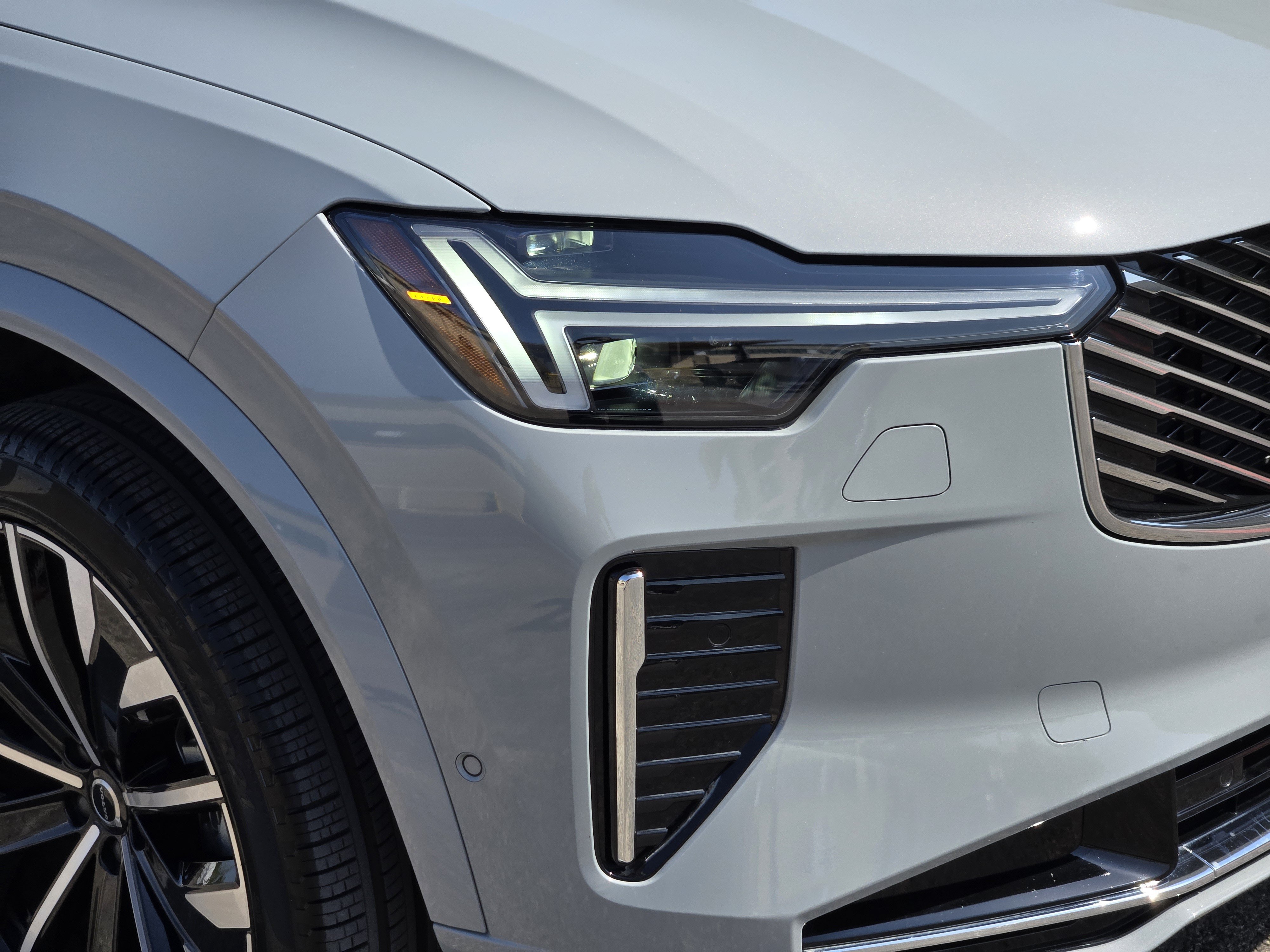 Certified 2026 Volvo XC90 B6 Plus w/ Protection Package Premier AWD/4WD image 35