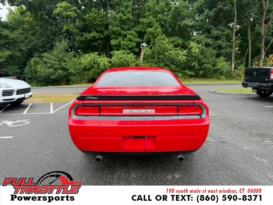 Used 2010 Dodge Challenger SE RWD image 9