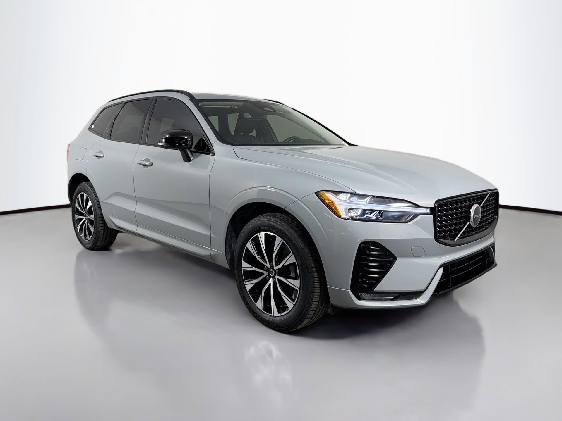 Certified 2024 Volvo XC60 B5 Core AWD/4WD image 3