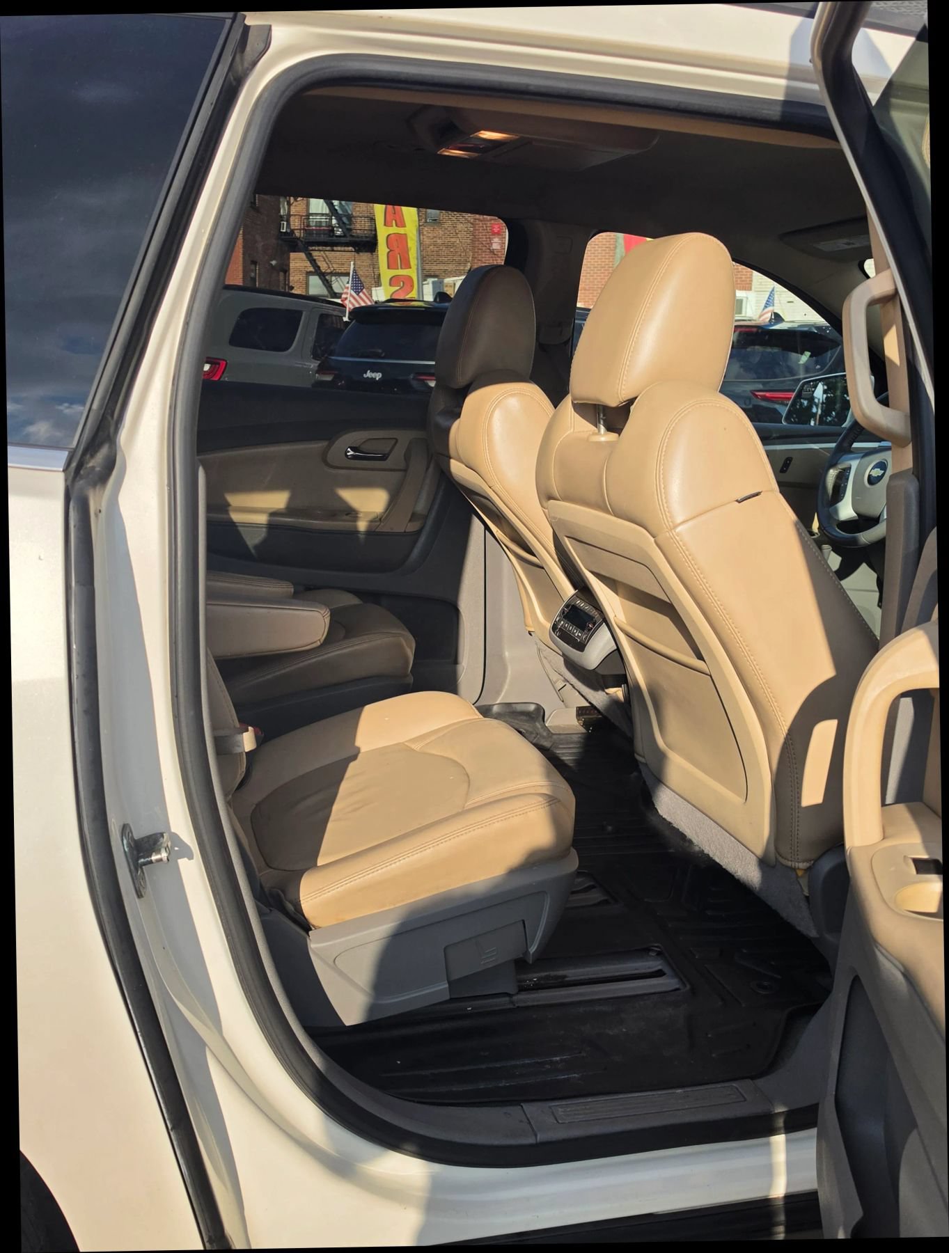 Used 2011 Chevrolet Traverse LT w/ Personal Connectivity Package FWD image 13