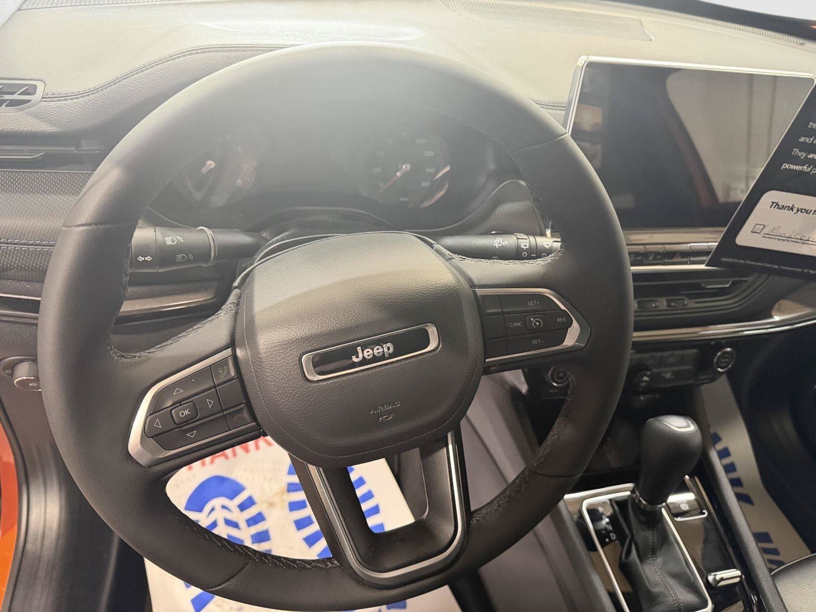 Used 2026 Jeep Compass Latitude AWD/4WD image 13