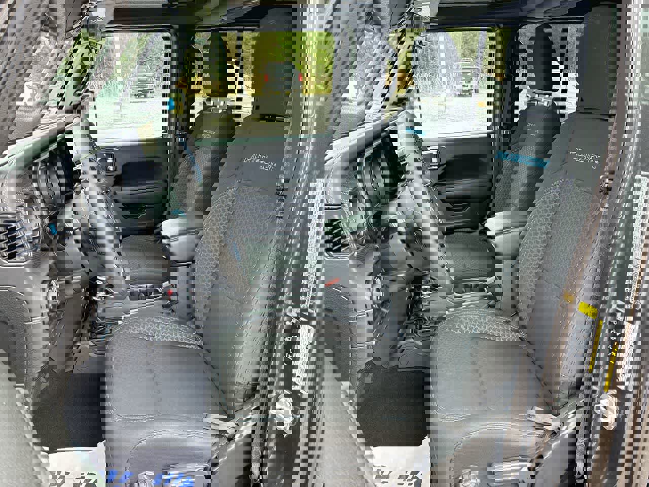 Used 2025 Jeep Wrangler Unlimited Rubicon 4xe w/ Convenience Group image 18