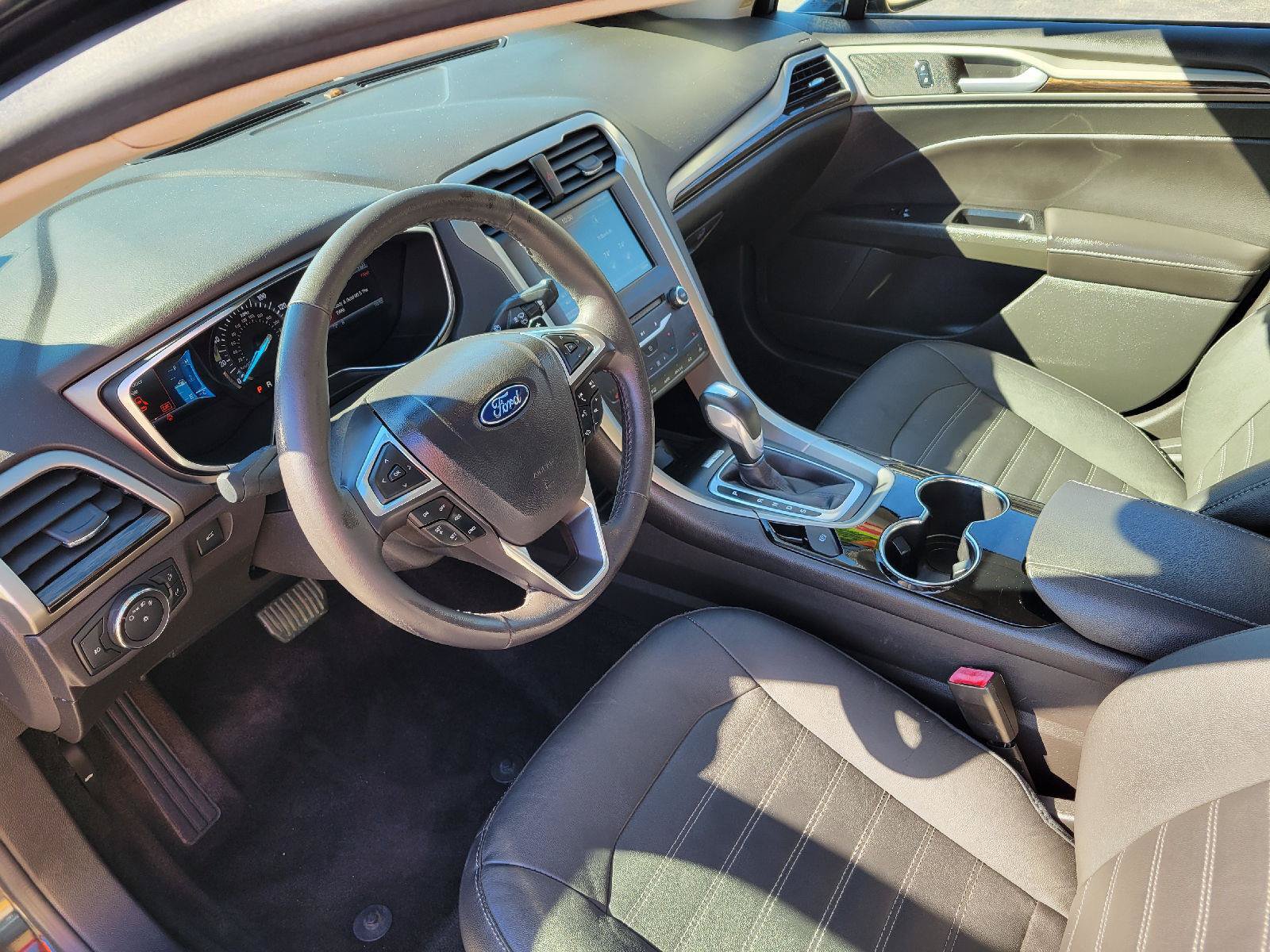 Used 2014 Ford Fusion SE w/ Equipment Group 202A FWD image 5
