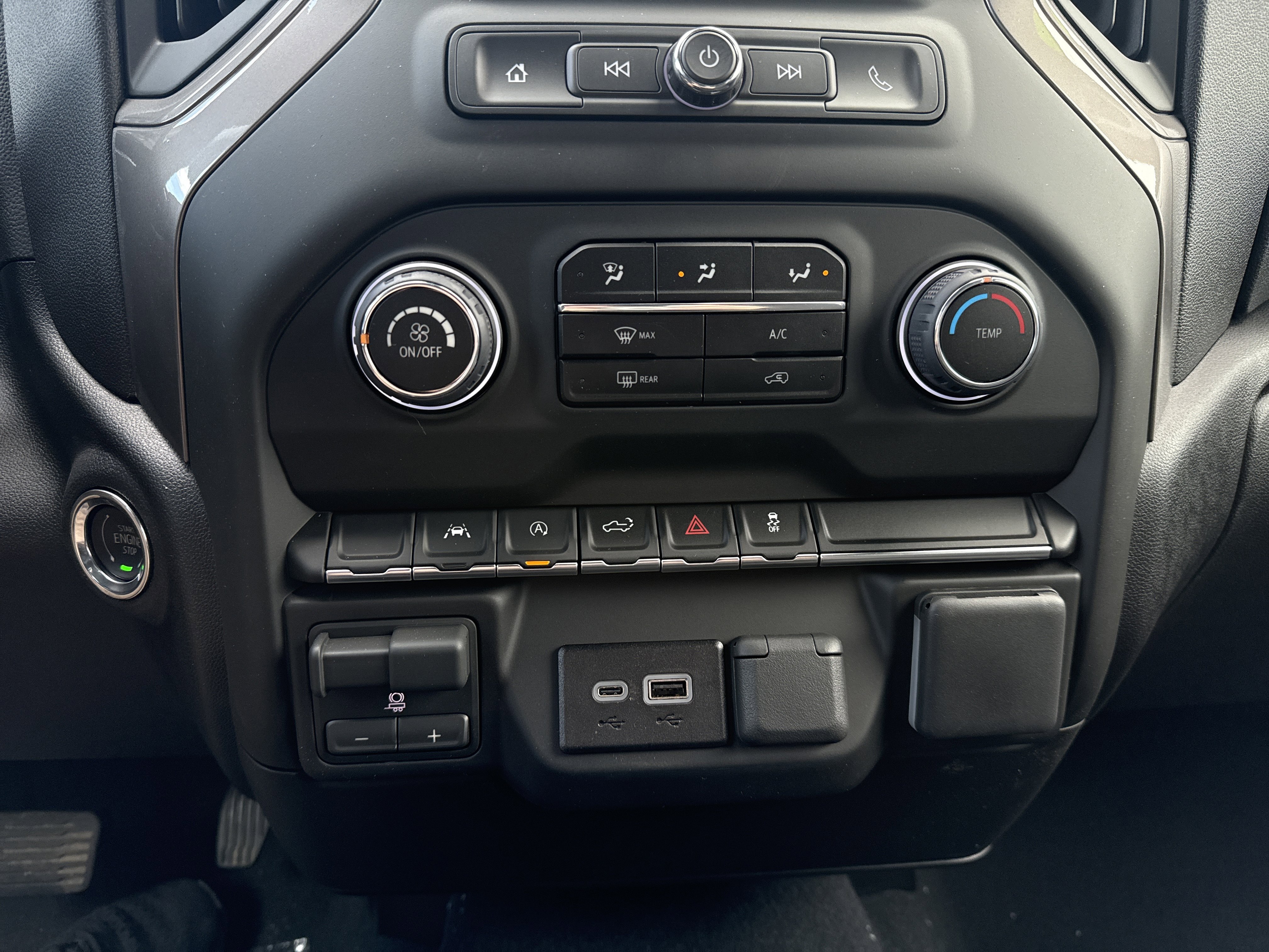 New 2026 Chevrolet Silverado 1500 Custom w/ LPO, Dark Essentials Package AWD/4WD image 28