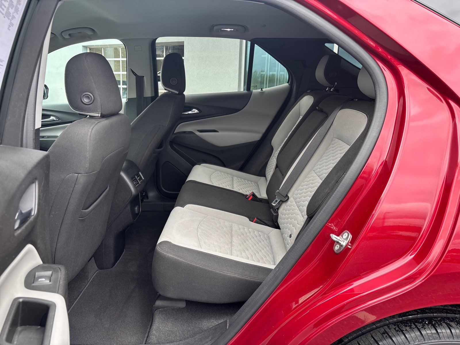 Used 2018 Chevrolet Equinox LT image 31