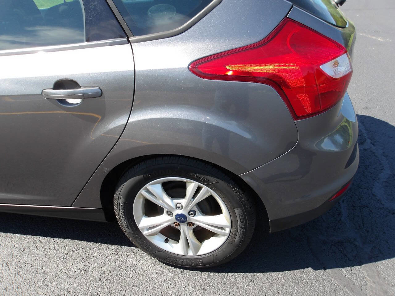 Used 2014 Ford Focus SE w/ SE Winter Package FWD image 35