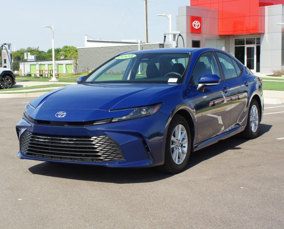 Used 2025 Toyota Camry LE FWD image 23