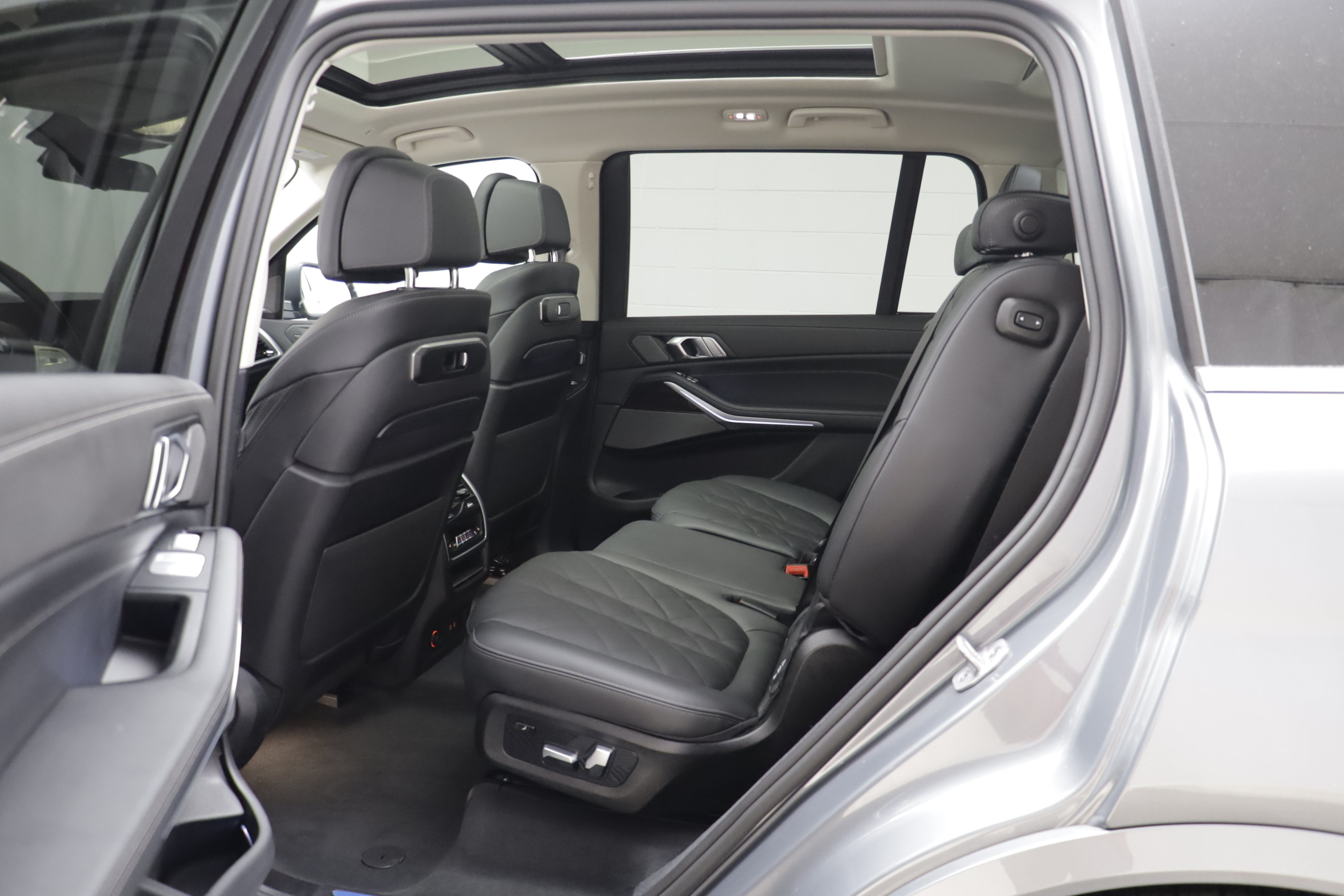 Used 2026 BMW X7 xDrive40i w/ Executive Package AWD/4WD image 14