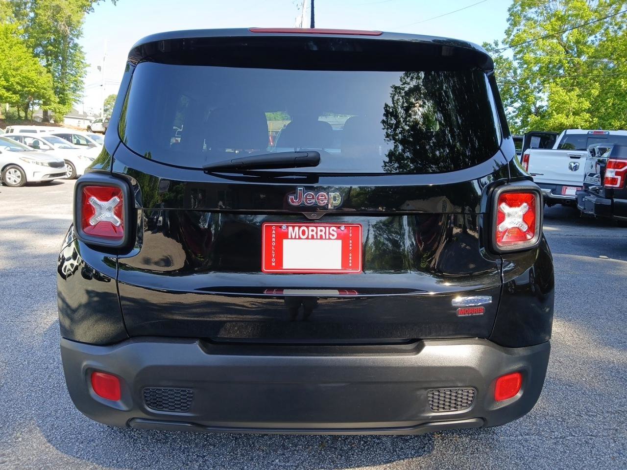 Used 2017 Jeep Renegade Latitude FWD image 7