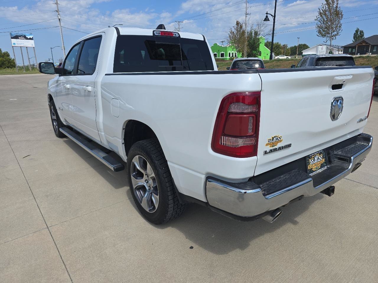 Used 2023 RAM 1500 Laramie AWD/4WD image 3