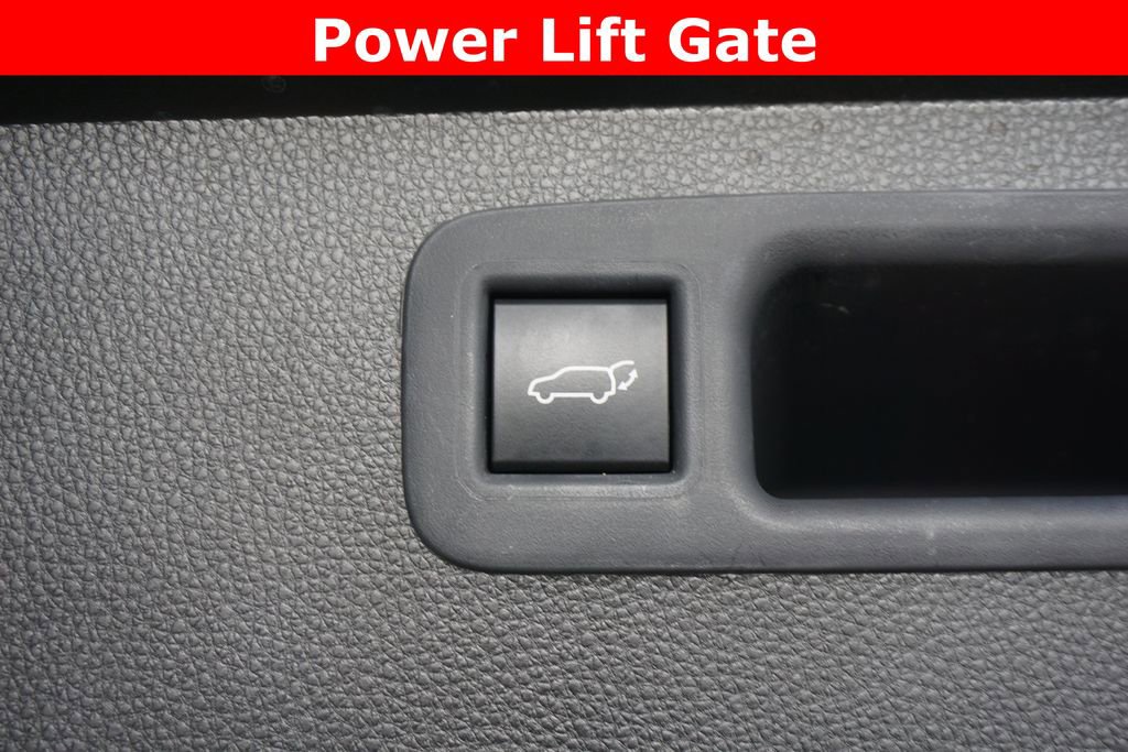 Used 2021 Toyota Highlander LE AWD/4WD image 16