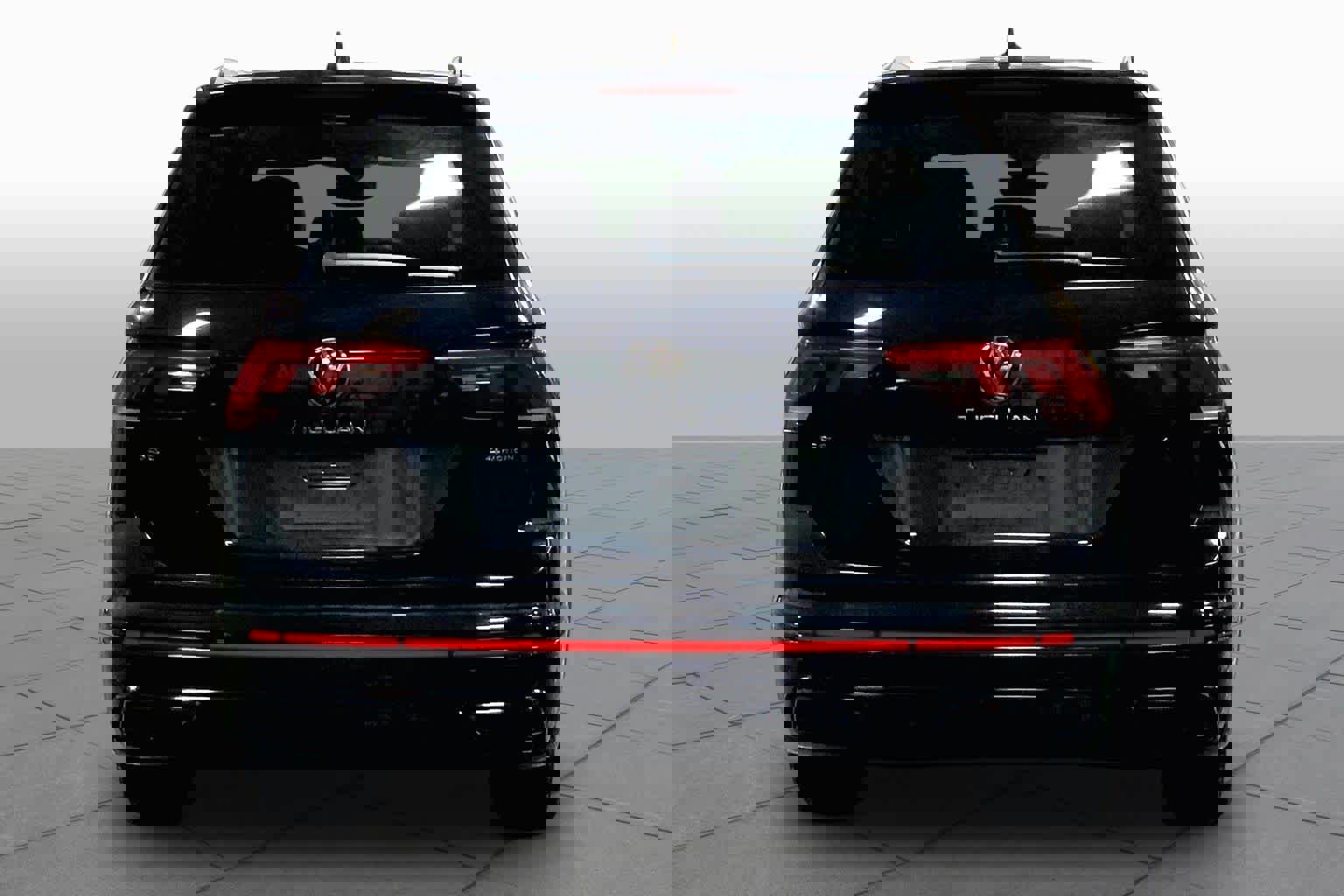 Used 2022 Volkswagen Tiguan SE R-Line image 5