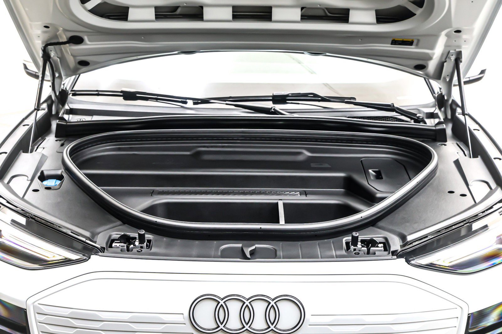 Used 2025 Audi Q6 e-tron Premium w/ Convenience Package image 12