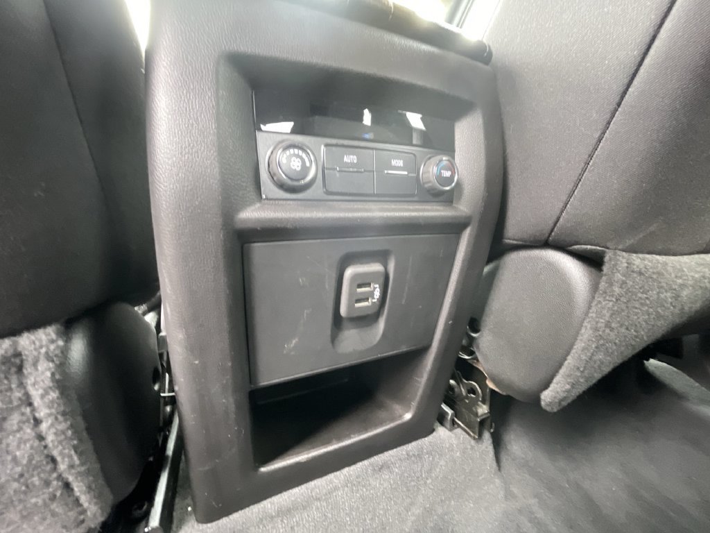 Certified 2022 Chevrolet Traverse LT w/ LPO, Floor Liner Package AWD/4WD image 21