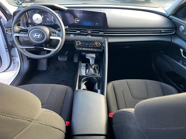 Certified 2025 Hyundai Elantra SEL image 12