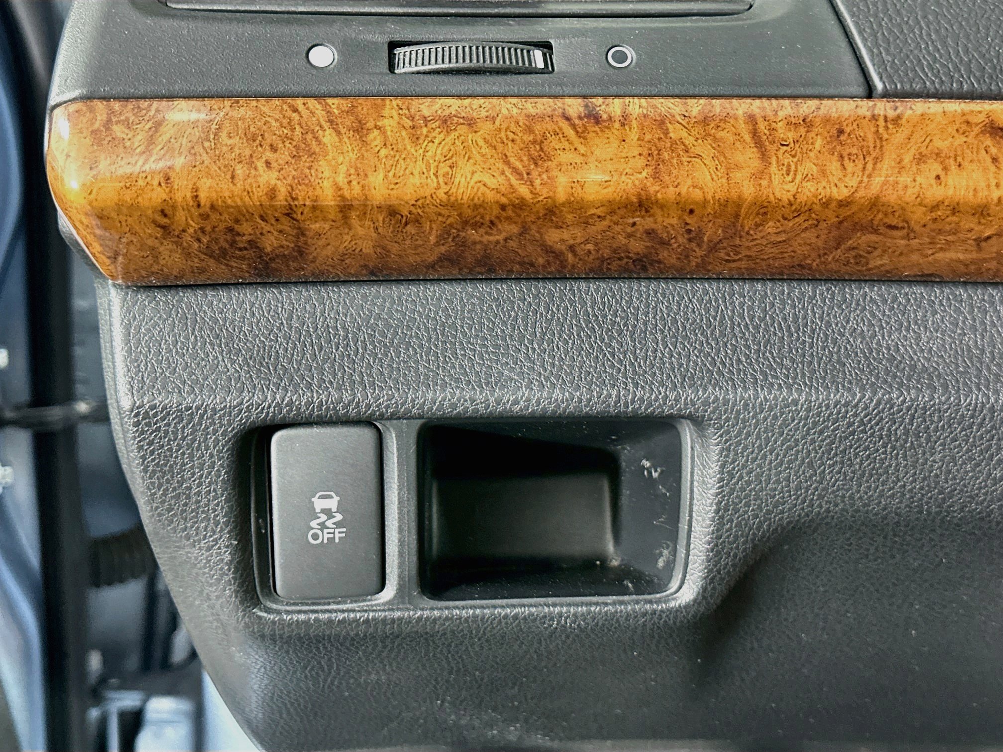 Used 2011 Honda Accord EX-L image 16