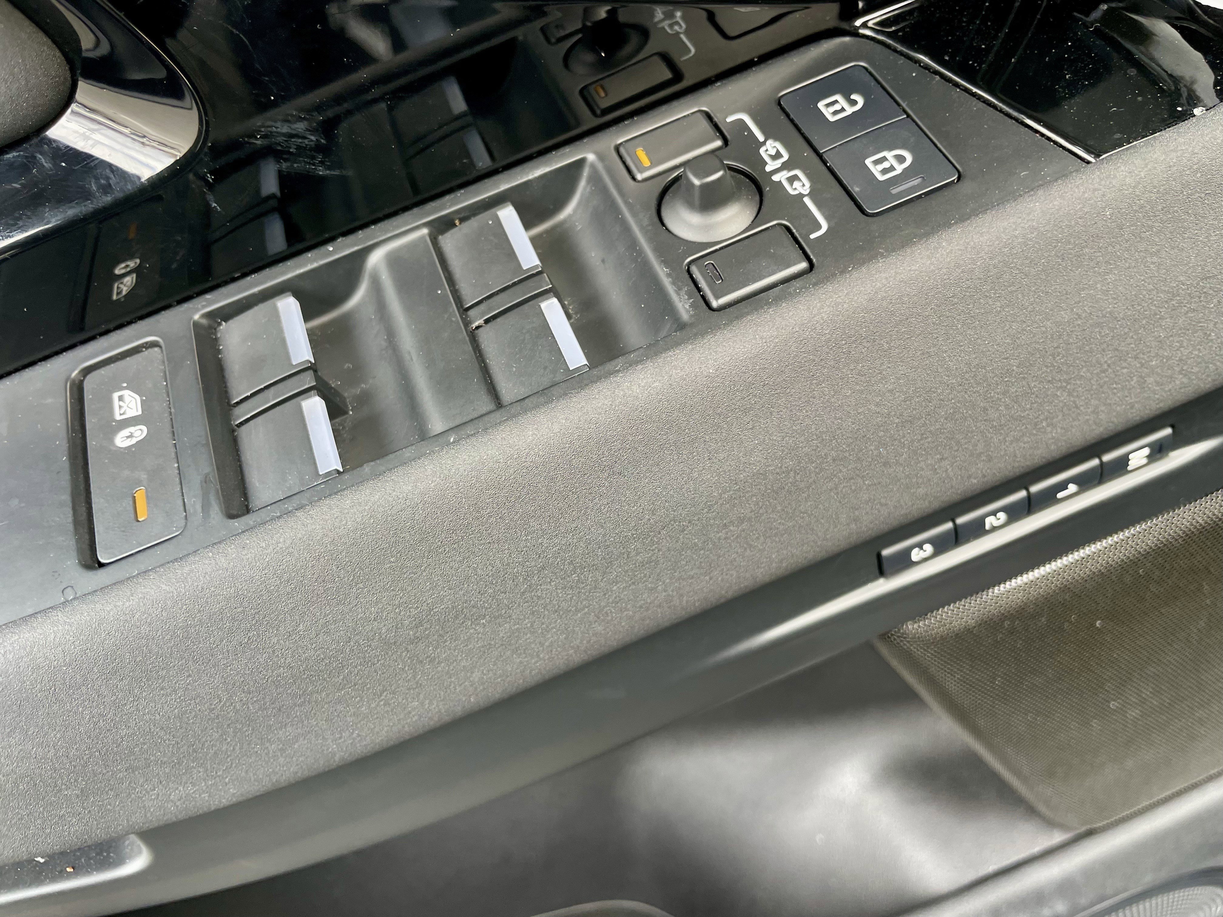 Certified 2024 Land Rover Range Rover Evoque S image 11