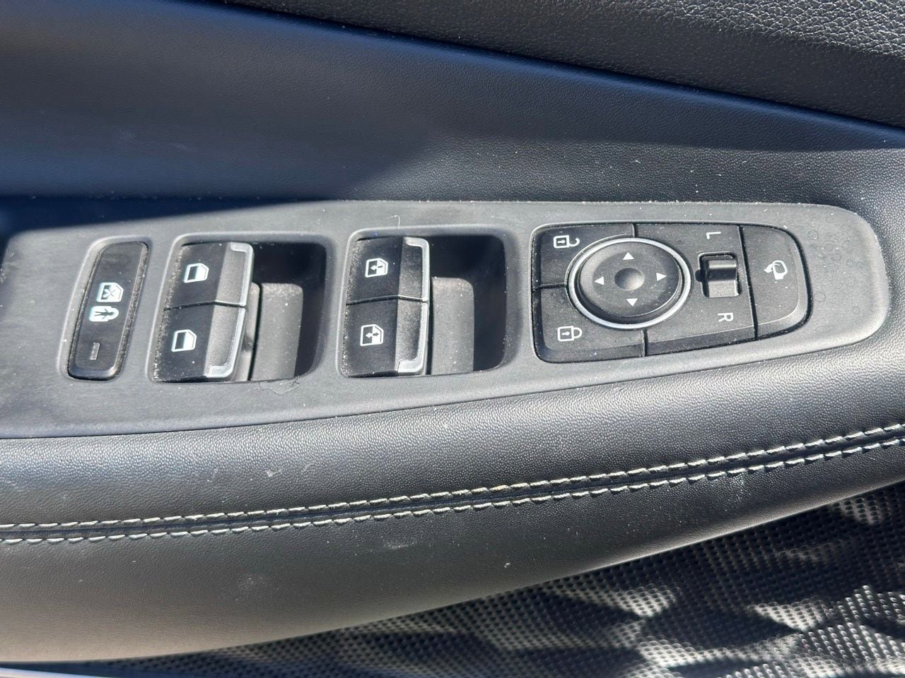 Used 2022 Hyundai Santa Fe Limited AWD/4WD image 23