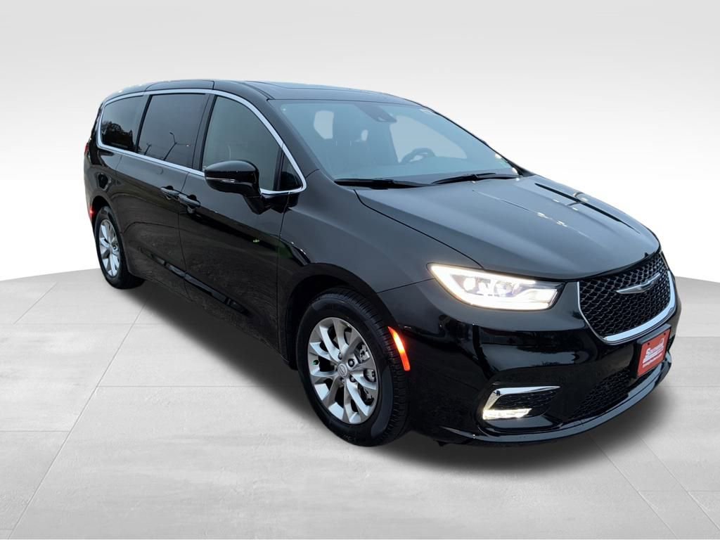 New 2026 Chrysler Pacifica Limited w/ Trailer Tow Group image 8