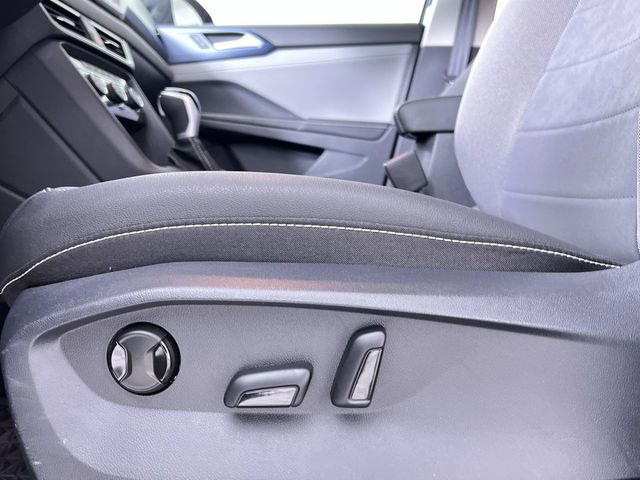Used 2024 Volkswagen Taos SE image 12