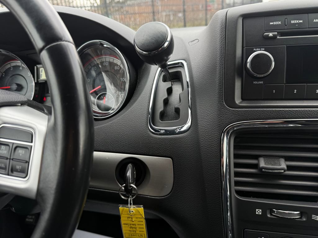Used 2016 Dodge Grand Caravan SXT image 22