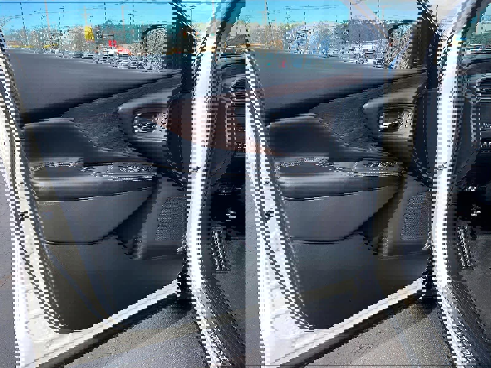 Used 2024 Nissan Murano Platinum w/ Cargo Package AWD/4WD image 9