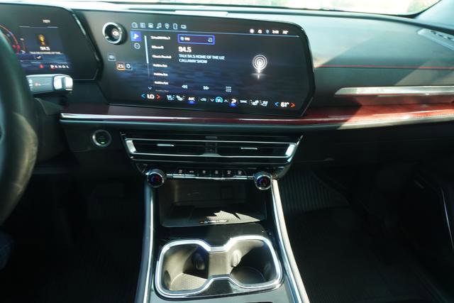 Used 2024 Chevrolet Traverse RS image 13