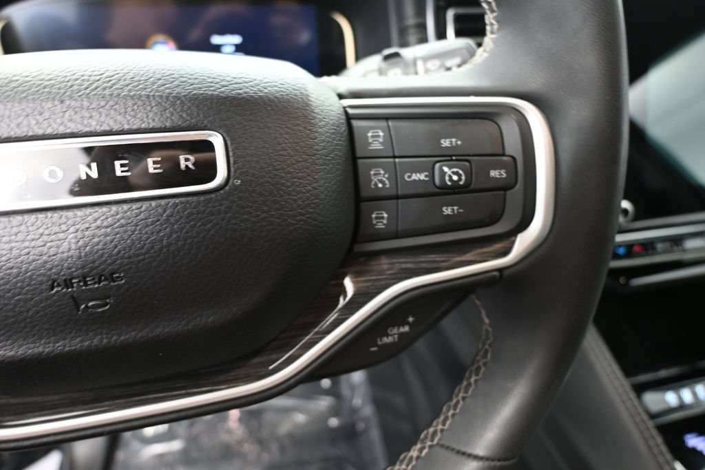 Used 2022 Jeep Wagoneer Series III AWD/4WD image 26