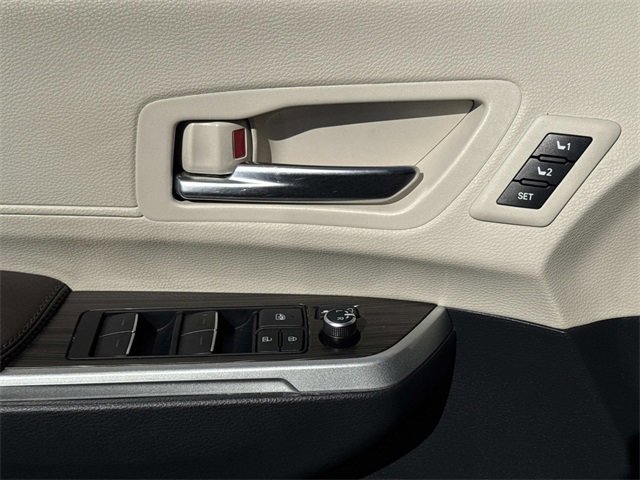 Used 2021 Toyota Sienna Platinum image 22