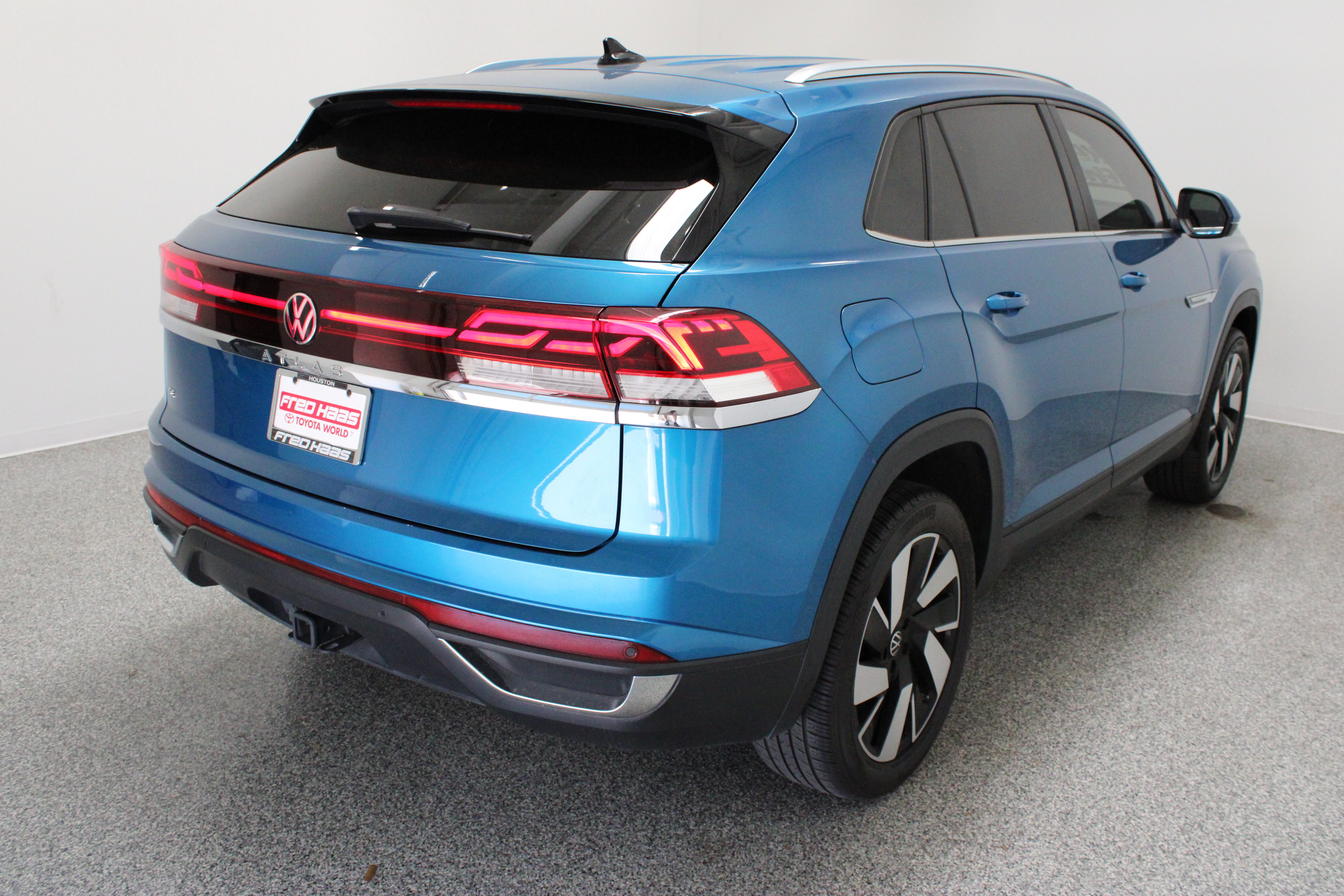 Used 2024 Volkswagen Atlas Cross Sport SE FWD image 7