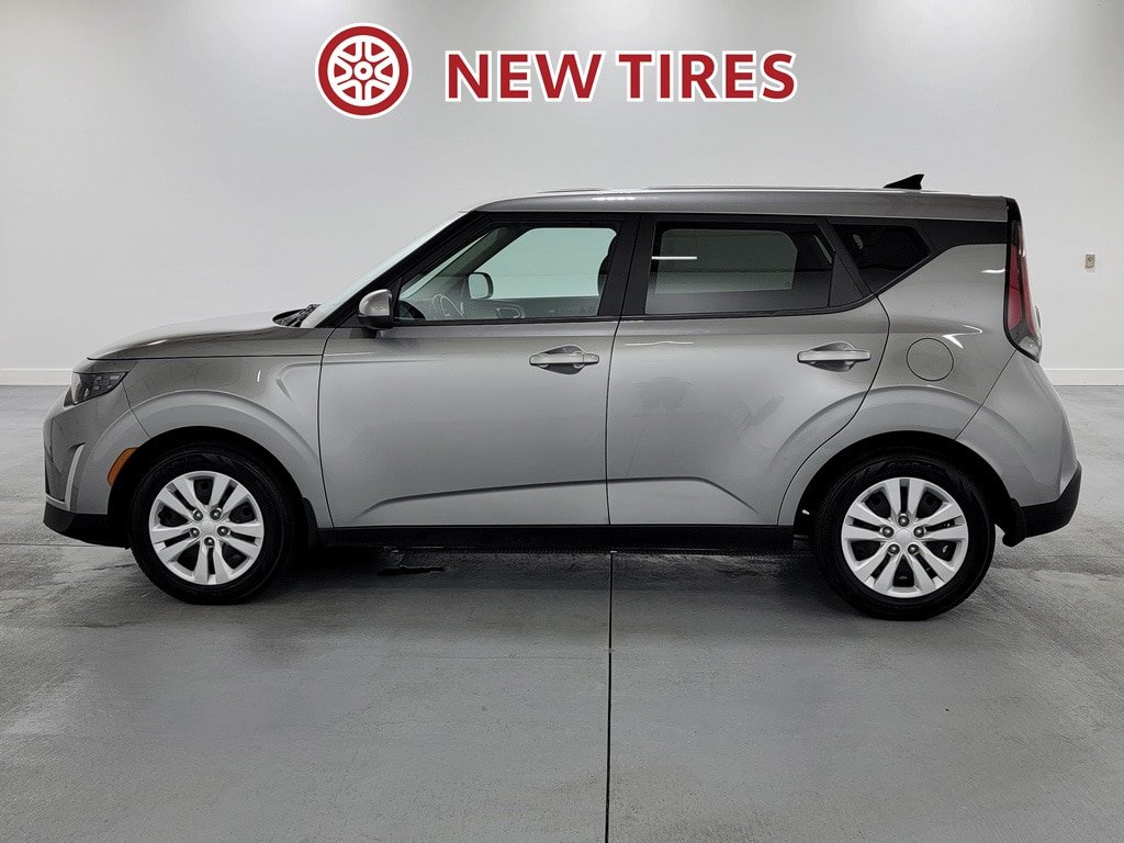 Used 2023 Kia Soul LX FWD image 5