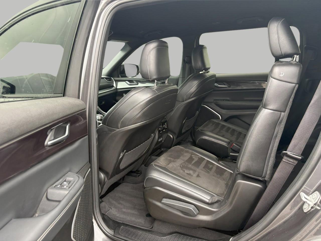 Used 2022 Jeep Grand Cherokee L Laredo image 20