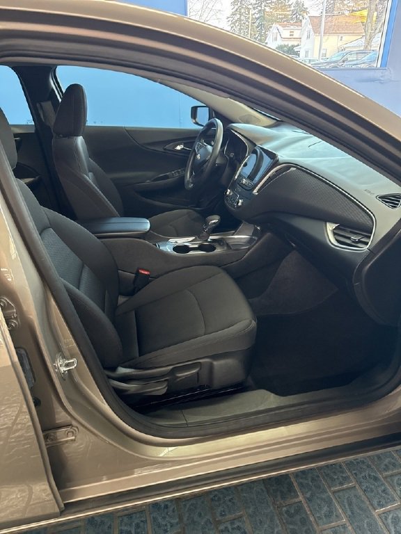Used 2025 Chevrolet Malibu LT image 7