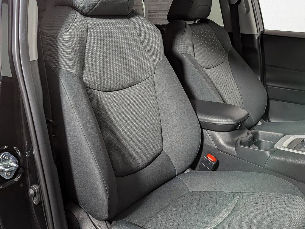 Used 2021 Toyota RAV4 XLE image 22