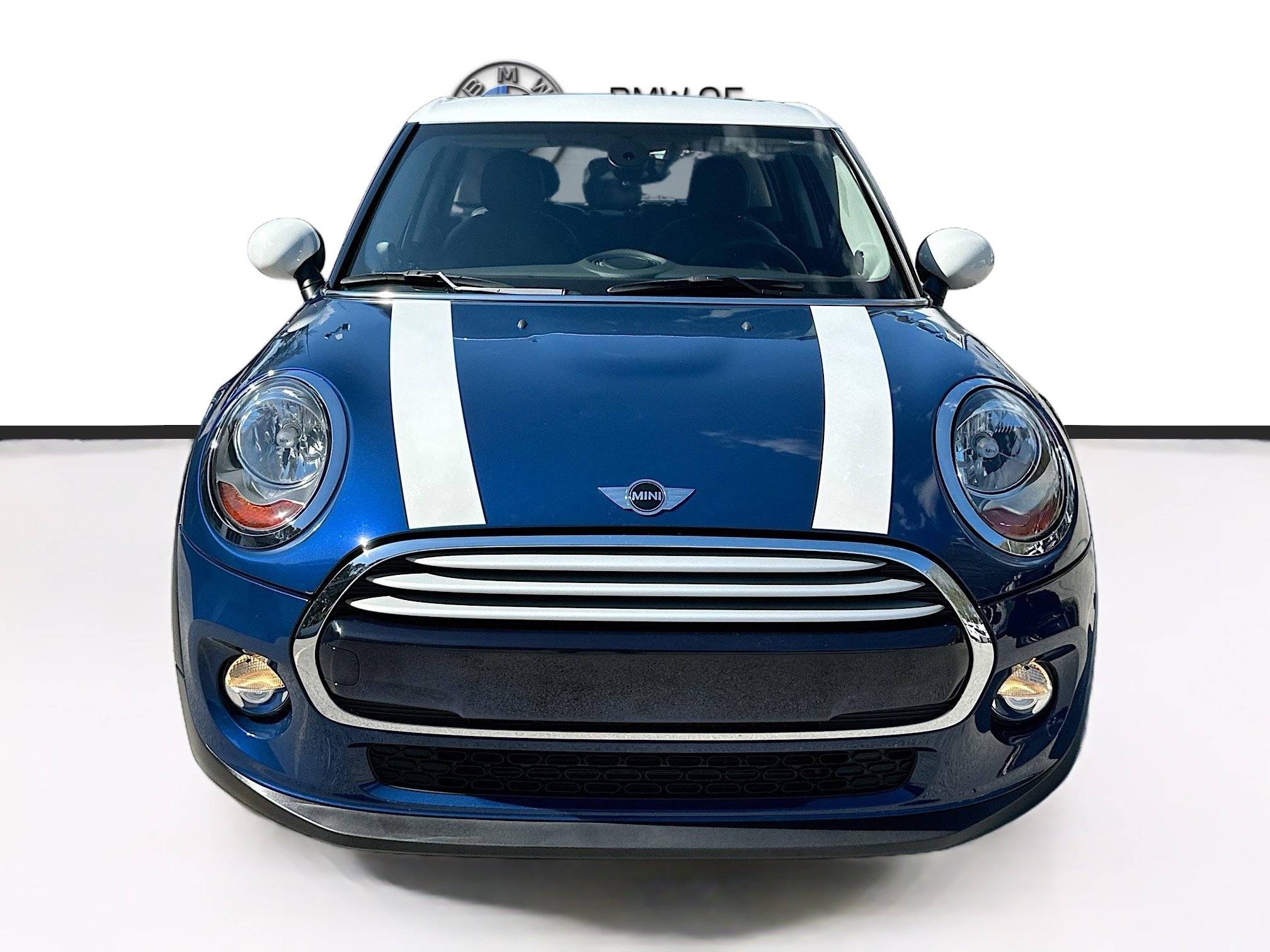 Used 2015 MINI Cooper 4-Door Hardtop image 2