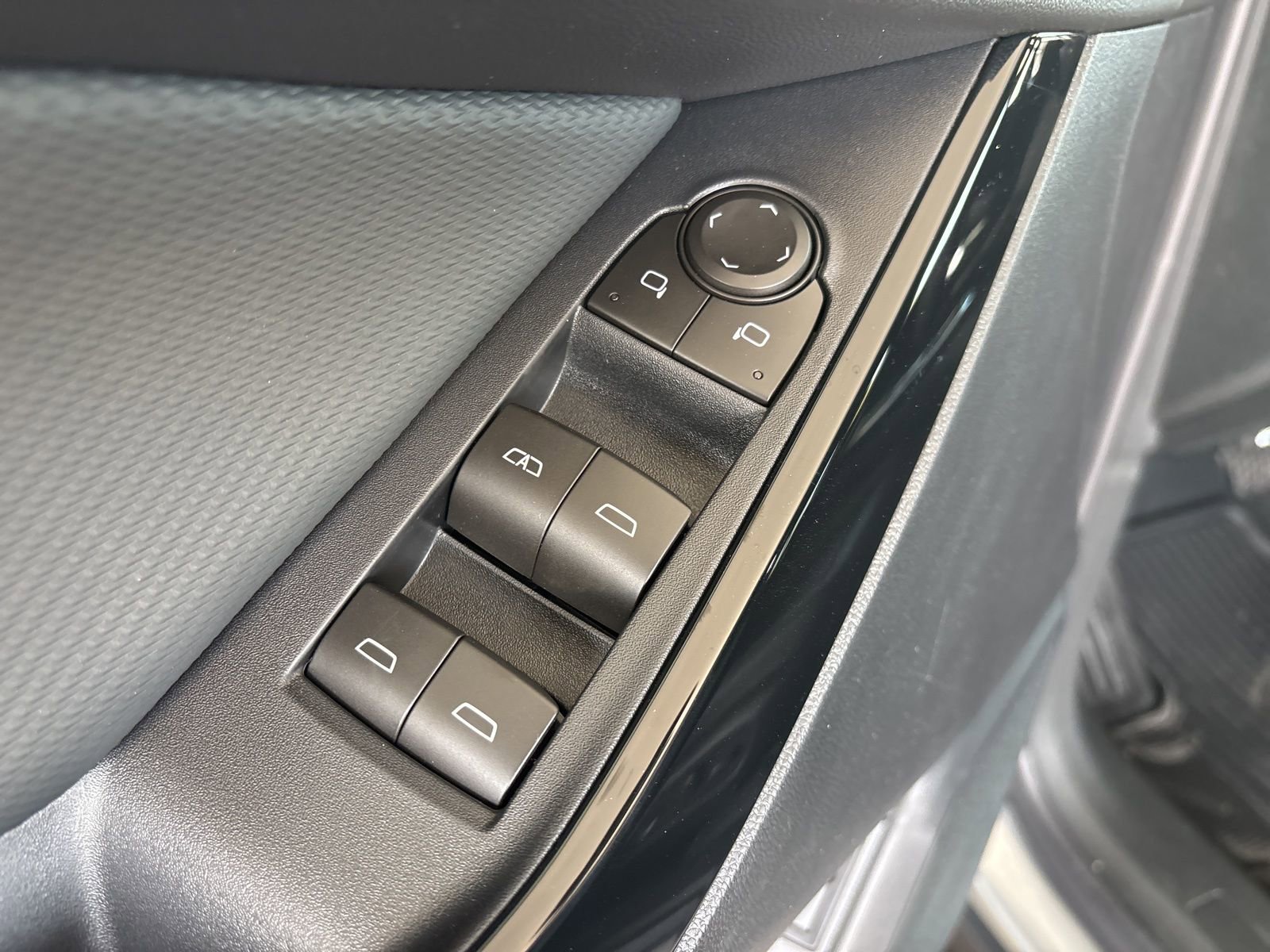 New 2026 Chevrolet Equinox LT w/ Convenience Package II image 11