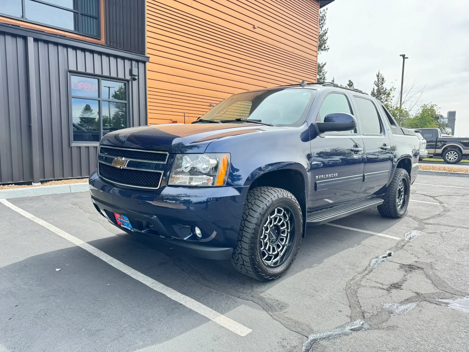Used 2011 Chevrolet Avalanche LT