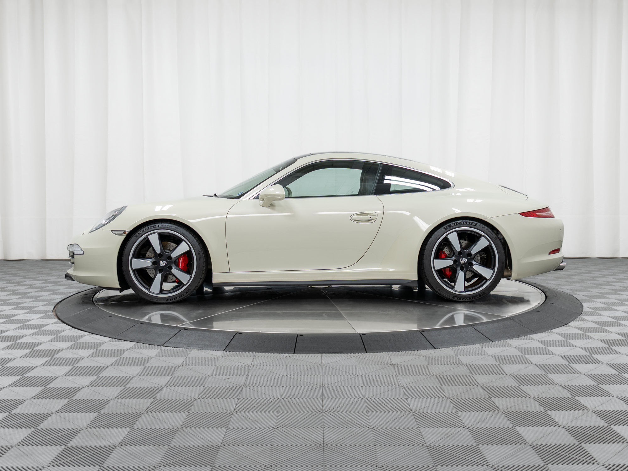 Certified 2014 Porsche 911 50th Anniversary Edition RWD image 2