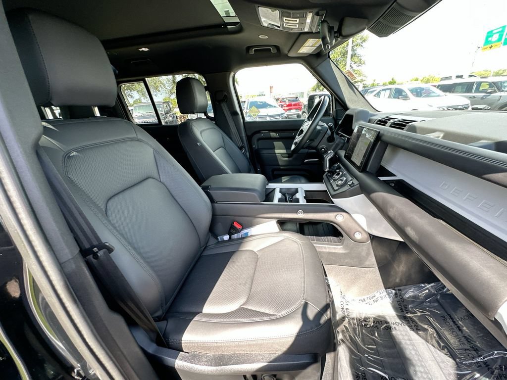 Used 2025 Land Rover Defender 110 S AWD/4WD image 28