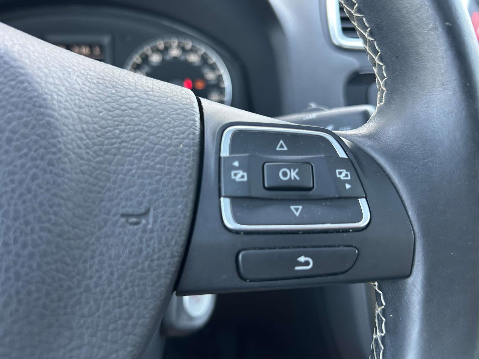 Used 2015 Volkswagen Eos Executive FWD image 22