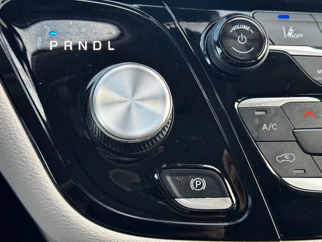 Certified 2024 Chrysler Pacifica Select image 39