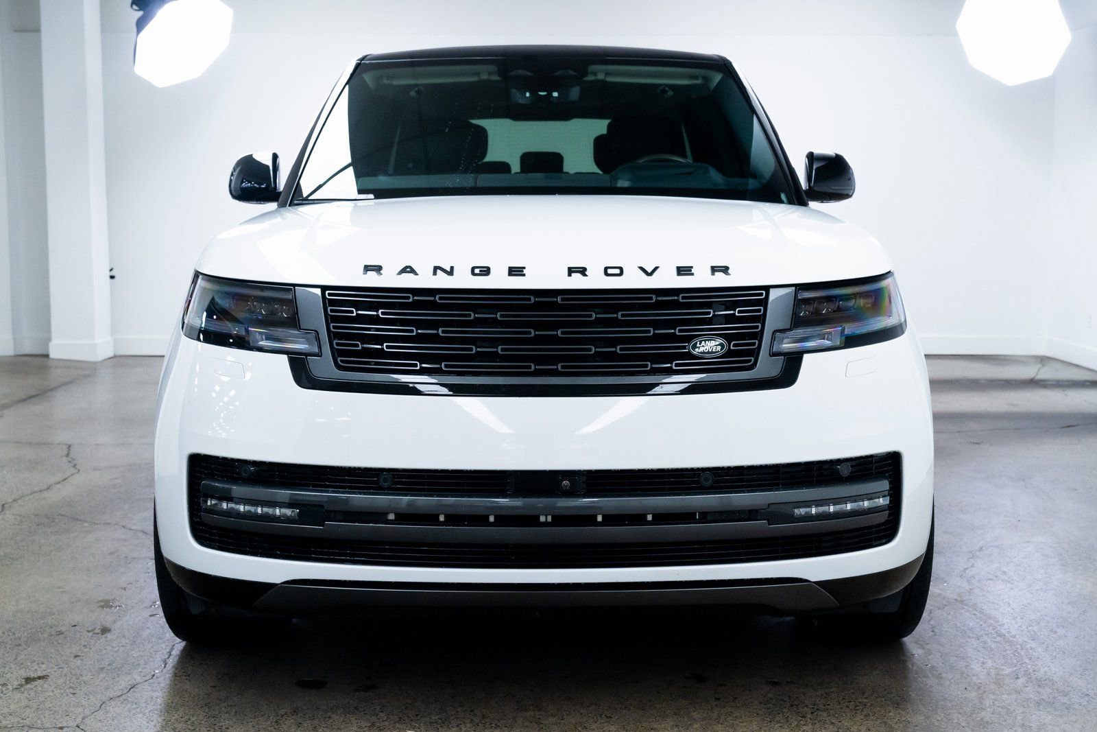 Used 2025 Land Rover Range Rover Autobiography image 2