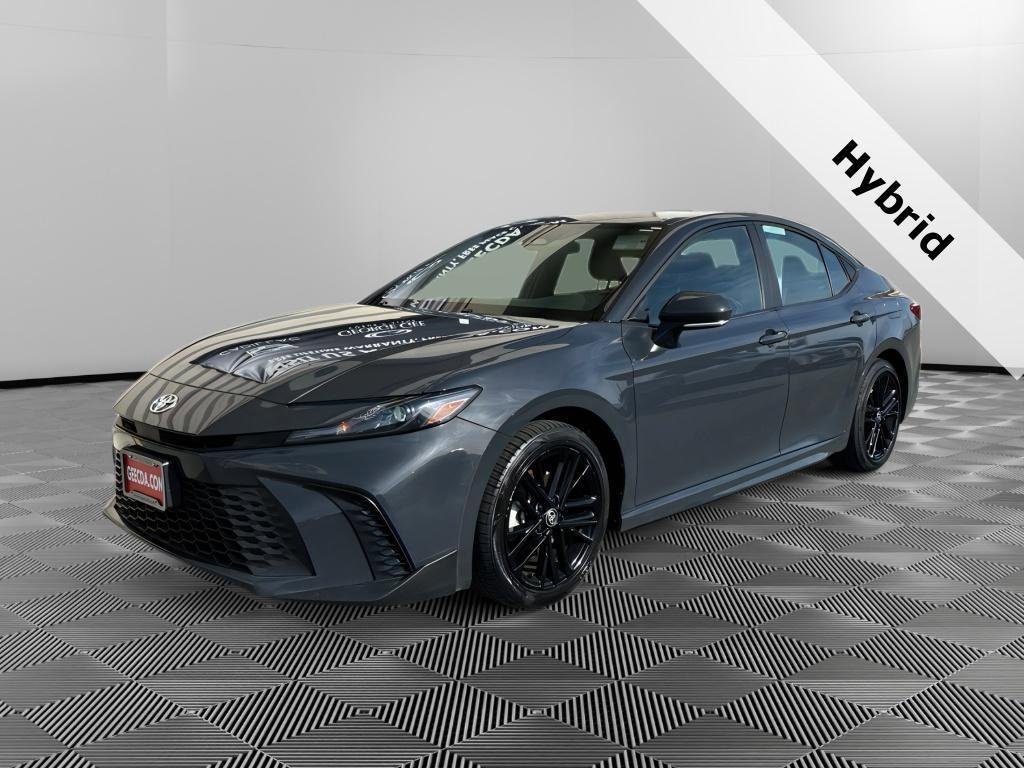 Used 2025 Toyota Camry SE AWD/4WD image 1