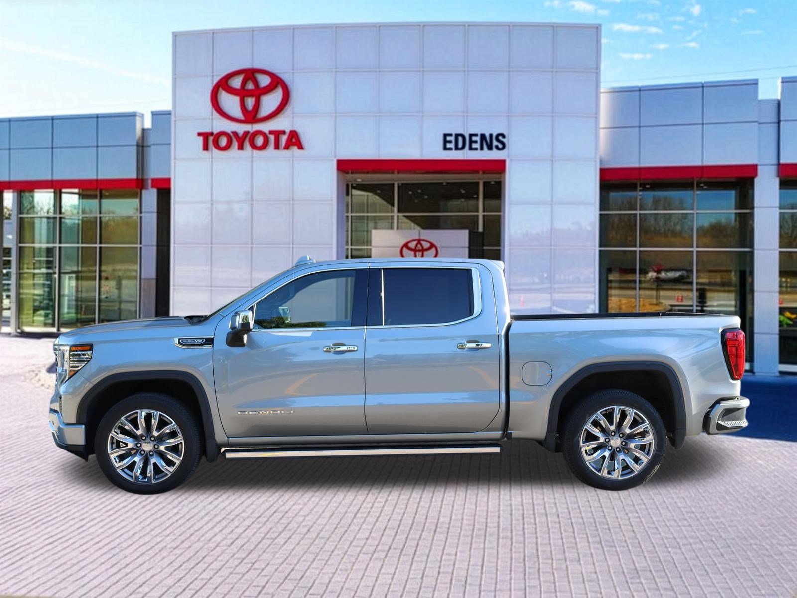 Used 2023 GMC Sierra 1500 Denali w/ Denali Reserve Package AWD/4WD image 6