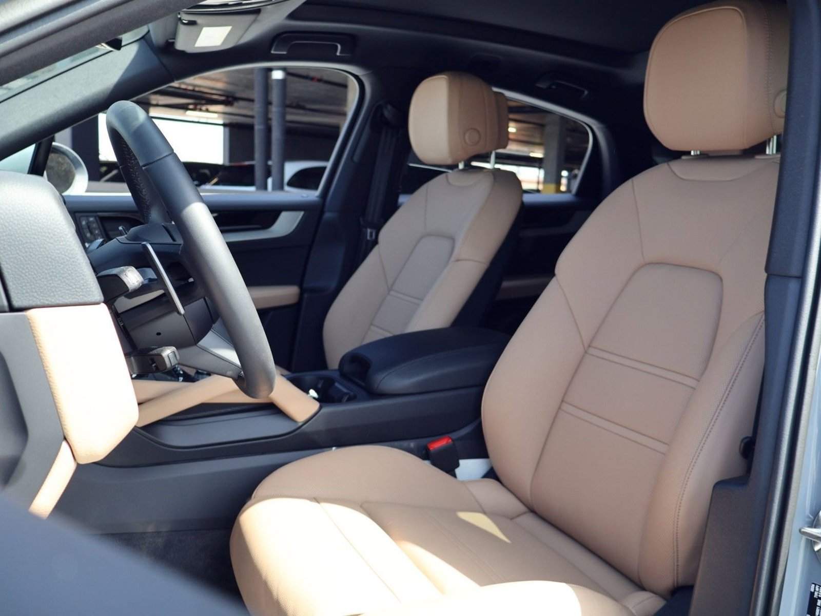 New 2026 Porsche Cayenne Coupe AWD/4WD image 5